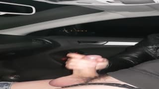 No carro ela tem vontade de chupar pau