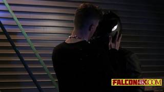 Esse cara durão não é tão durão como parece