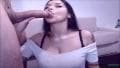 Morena peituda fode e chupa um pau grande na frente da webcam!