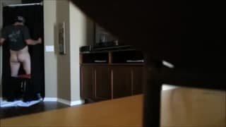 Um casal gay amador fodendo na cozinha Um casal gay amador fodendo na cozinha