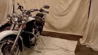 Um stripper que se excita com seu motocicleta