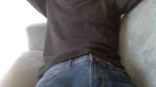 Ele precisa esvaziar as bolas para se masturbar