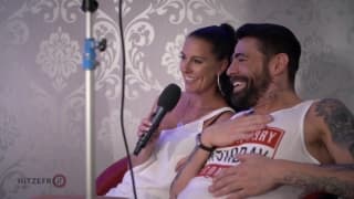 Ruiva com grandes seios excitada por um desconhecido em delírio