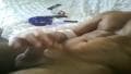 Tocando punheta rapido e gozando na cama