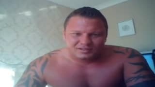 Esse cara gosta de se mostrar na nossa frente Esse cara gosta de se mostrar na nossa frente