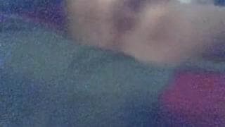 Ela se excita sozinha na sua propria cama Ela se excita sozinha na sua propria cama