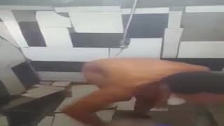 Anita está sendo gravada por um espião Anita está sendo gravada por um espião