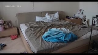 Um jovem casal comum fazendo sexo em lugares diferentes Um jovem casal comum fazendo sexo em lugares diferentes