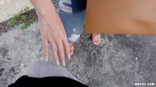 Essa loira depravada foderá em público Essa loira depravada foderá em público