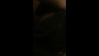 Negão dando golpes com seu pau grande numa buceta gostosa