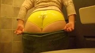 Um twerk em um vídeo amador na câmera Um twerk em um vídeo amador na câmera