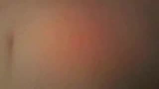 Ele nunca se cansa de fazê-lo chupar pau Ele nunca se cansa de fazê-lo chupar pau