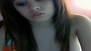 Essa mulher é muito parecida com Selena Gomez Essa mulher é muito parecida com Selena Gomez