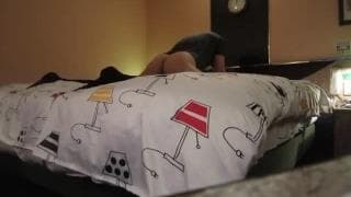 Japonês fica em quatro para ser fodida Japonês fica em quatro para ser fodida