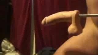 Ele adora ser sodomizado por sua máquina de sexo! Ele adora ser sodomizado por sua máquina de sexo!