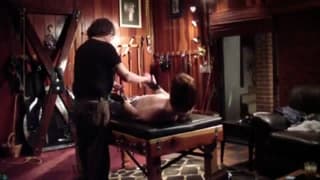 Cara mais velho numa sessão bdsm com shemale! Cara mais velho numa sessão bdsm com shemale!