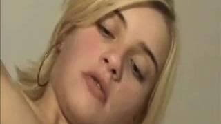 Loira de mamas pequenas suga e recebe anal Loira de mamas pequenas suga e recebe anal