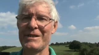 Este velho gosta de punheta ao ar livre Este velho gosta de punheta ao ar livre