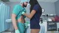 Enfermeira de óculos é fodida pelo médico no consultório