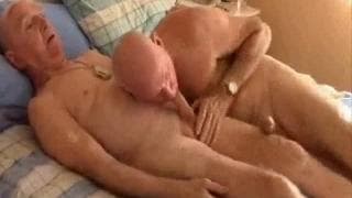 O velho safado masturba de vez em quando O velho safado masturba de vez em quando