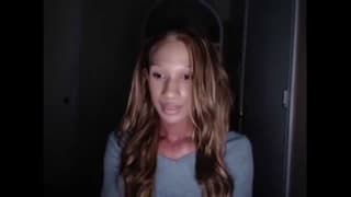 Essa trans gostosinha de pele bronzeada adora se tocar! Essa trans gostosinha de pele bronzeada adora se tocar!