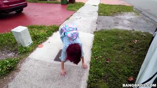 Carro do sexo pegou uma novinha tarada