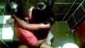 Casal fazendo sexo em um banheiro público