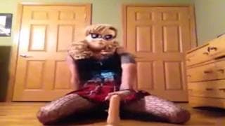 Essa punk trans se penetra com um sextoy! Essa punk trans se penetra com um sextoy!