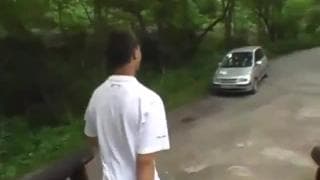 Ele tem um namorado jovem que se deixa foder