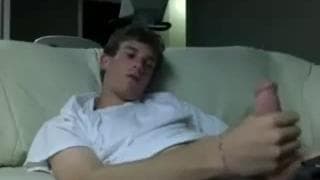 Vamos ver o quão bem este moreno se diverte Vamos ver o quão bem este moreno se diverte