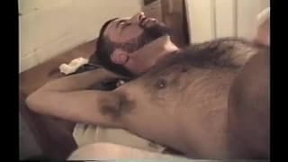 Cara fica excitado com o encanador que é gay