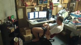 Um cara que gosta de assistir porno