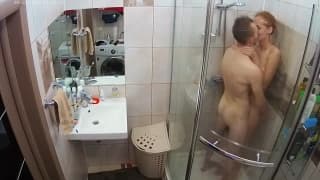 Sua esposa o fodesempre no chuveiro Sua esposa o fodesempre no chuveiro