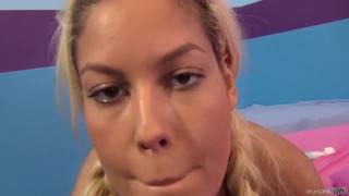 Uma aula de esporte para essa peituda. Uma aula de esporte para essa peituda.