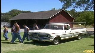 Três jovens atores se comem na bunda