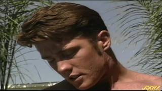 Cortar Stevens com Daryl Brock e Kirk Jensen na piscina