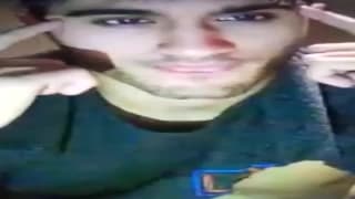 Este indiano realmente gosta de seu pau na câmera Este indiano realmente gosta de seu pau na câmera