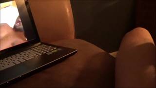 Molly Jane fodeu na frente da câmera enquanto assiste pornô Molly Jane fodeu na frente da câmera enquanto assiste pornô