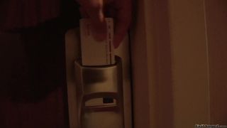 Katsuni e Lou Charmelle são fodidas com muita força por Manuel