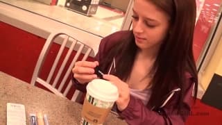 Morena jovem e safada sendo fodida em uma sessão de fotos