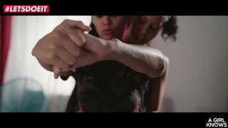 Latinas fazendo exercícios bem excitantes