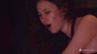 Karina Angelo em uma cena super sensual Karina Angelo em uma cena super sensual