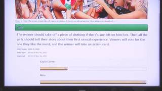 Quatro amigos têm uma pequena tríplice Quatro amigos têm uma pequena tríplice