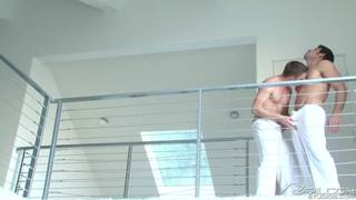 John Magnum agradando Brandon Lewis