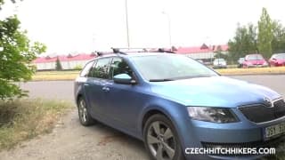 Morena checa apanhada da estrada e fodida com força no carro