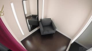 Ela se masturba muito gostoso no camarim