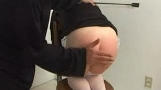 O padre castiga esta freira pecadora O padre castiga esta freira pecadora