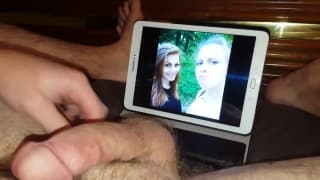 Batendo punheta enquanto olha as fotos no tablet até gozar