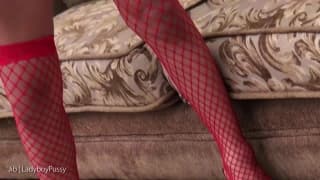 Gata oriental de lingerie vermelha metendo dildo na boca e na xaninha! Gata oriental de lingerie vermelha metendo dildo na boca e na xaninha!