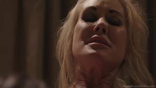 Duas novinhas no sexo lesbico bem intenso